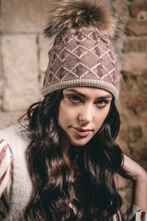 Дамска плетена шапка с естествен помпон Granadilla  JG5750, Бежов